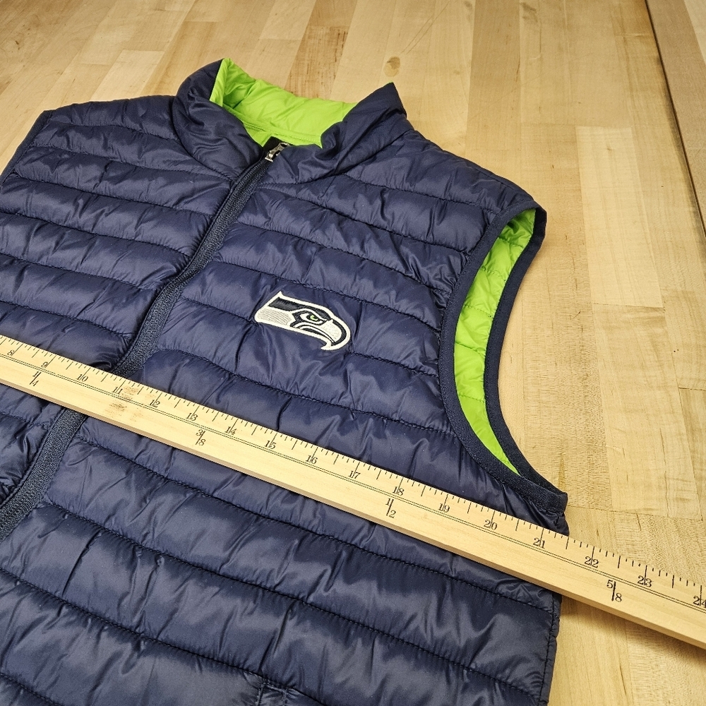 Men's or Women's Seattle Seahawks Puffy Vest Jacket Sz Large Lightly padded - Picture 4 of 7
